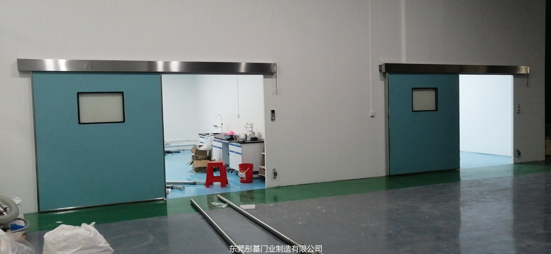 Automatic sliding door